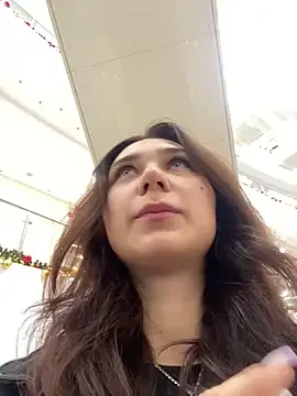 Snapshot of QuitieLia chatting on 12-12-24, 08:14 QuitieLia online show from 12-12-24, 08:14