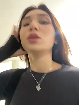 Snapshot of QuitieLia chatting on 12-12-24, 03:27 QuitieLia online show from 12-12-24, 03:27