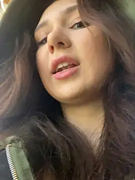 Snapshot of QuitieLia chatting on 12-16-24, 03:11 QuitieLia online show from 12-16-24, 03:11