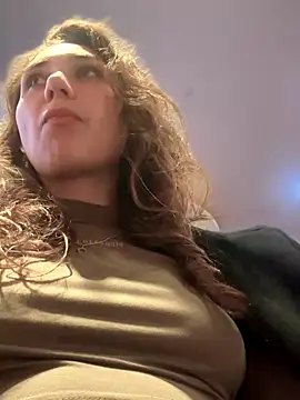 Snapshot of QuitieLia chatting on 10-10-25, 08:46 QuitieLia online show from 10-10-25, 08:46