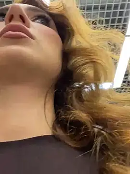 QuitieLia online show from 11-04-25, 02:16