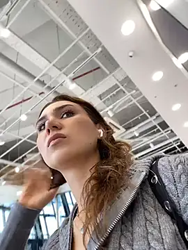 QuitieLia online show from 04-17-26, 01:14