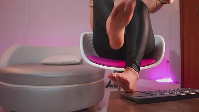 mia colin1  online show from 10-14-25, 07:58