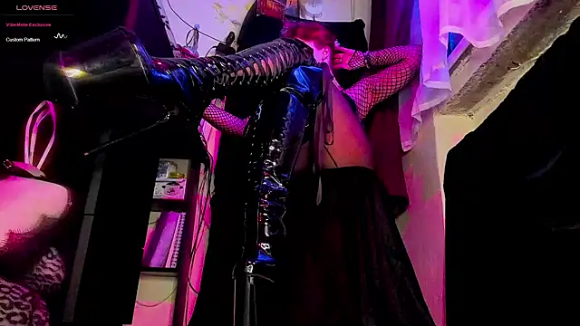 Snapshot of astarrot chatting on 02-18-25, 07:09 astarrot online show from 02-18-25, 07:09