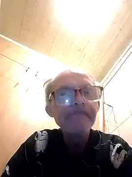 Snapshot of oksana722 chatting on 10-05-25, 09:34 oksana722 online show from 10-05-25, 09:34