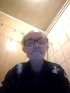 Snapshot of oksana722 chatting on 10-10-25, 08:41 oksana722 online show from 10-10-25, 08:41