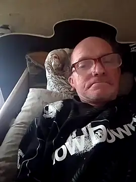 Snapshot of oksana722 chatting on 10-11-25, 09:52 oksana722 online show from 10-11-25, 09:52