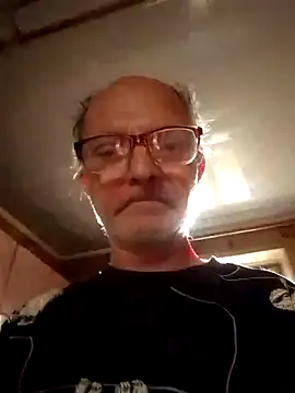 Snapshot of oksana722 chatting on 10-13-25, 06:24 oksana722 online show from 10-13-25, 06:24