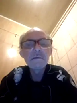 Snapshot of oksana722 chatting on 10-17-25, 07:33 oksana722 online show from 10-17-25, 07:33