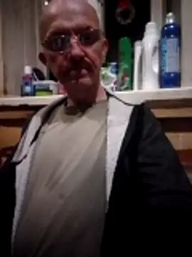 Snapshot of oksana722 chatting on 11-23-25, 12:32 oksana722 online show from 11-23-25, 12:32