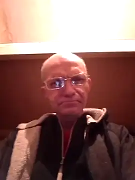 Snapshot of oksana722 chatting on 12-15-25, 12:04 oksana722 online show from 12-15-25, 12:04