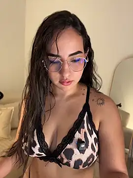 Snapshot of anniesweet02 chatting on 05-28-26, 01:19 anniesweet02 online show from 05-28-26, 01:19