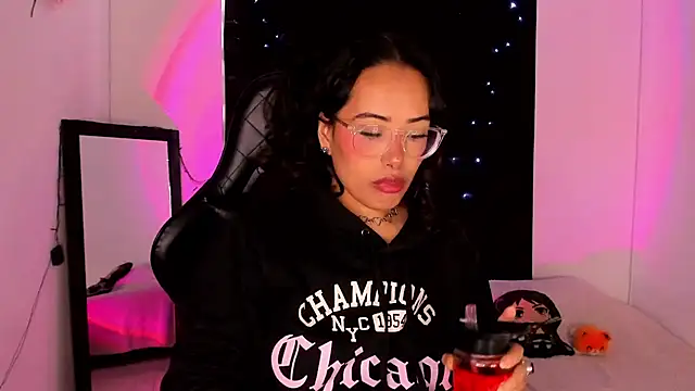 Snapshot of willow_poisson chatting on 01-08-25, 05:05 willow poisson online show from 01-08-25, 05:05