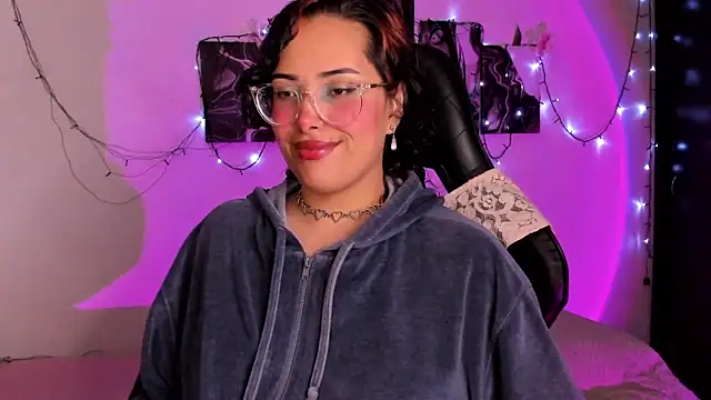 Snapshot of willow_poisson chatting on 11-10-25, 05:23 willow poisson online show from 11-10-25, 05:23