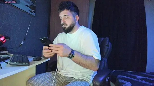 Snapshot of Eduu2322 chatting on 03-18-25, 10:37 Eduu2322 online show from 03-18-25, 10:37