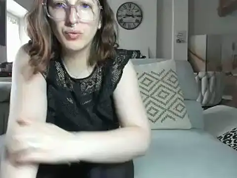 Snapshot of prunelle_sexy chatting on 09-12-25, 06:13 prunelle sexy online show from 09-12-25, 06:13