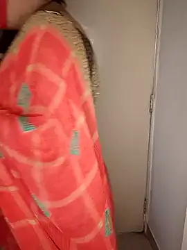 Snapshot of Love-priya chatting on 12-14-24, 07:07 Love-priya online show from 12-14-24, 07:07