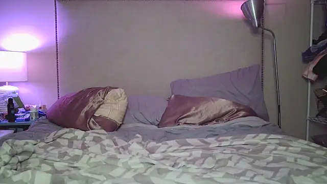 Snapshot of Tipsy_Toes_Daisy chatting on 02-17-25, 01:42 Tipsy Toes Daisy online show from 02-17-25, 01:42