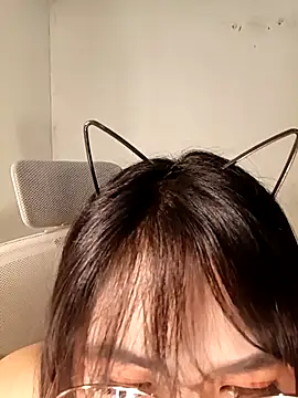 Snapshot of Chall_mee chatting on 03-27-26, 04:07 Chall mee online show from 03-27-26, 04:07