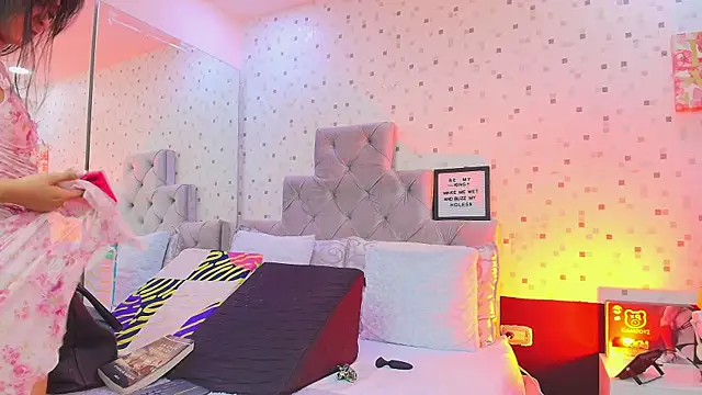 JulietaReyess online show from 11-06-25, 11:55