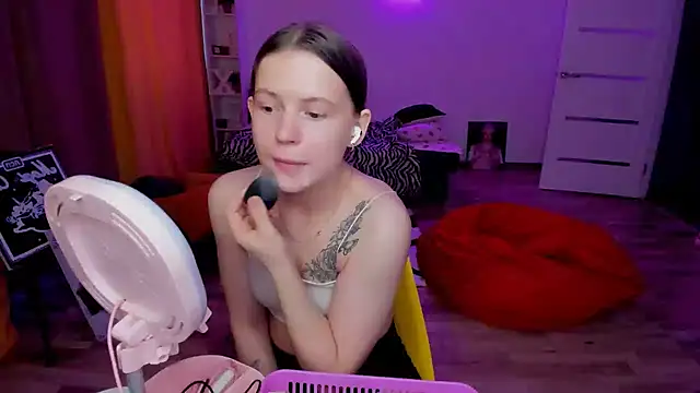 HelloRoxy online show from 05-24-26, 04:01