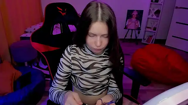 HelloRoxy online show from 06-21-26, 04:53