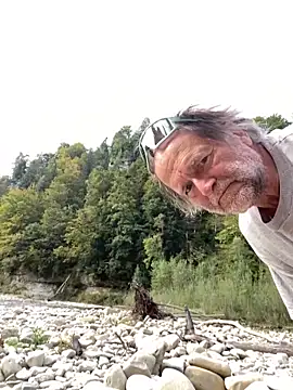 artXhibitor online show from 10-07-25, 01:41