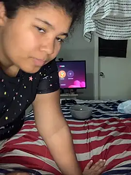 Snapshot of KittyLoroi chatting on 10-29-25, 12:57 KittyLoroi online show from 10-29-25, 12:57