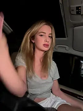 Snapshot of EvieEvans chatting on 12-02-24, 09:39 EvieEvans online show from 12-02-24, 09:39