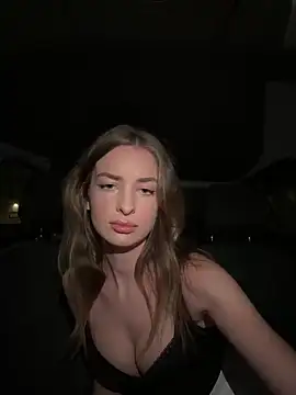 Snapshot of EvieEvans chatting on 11-04-25, 05:23 EvieEvans online show from 11-04-25, 05:23