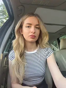 Snapshot of EvieEvans chatting on 05-29-26, 05:11 EvieEvans online show from 05-29-26, 05:11