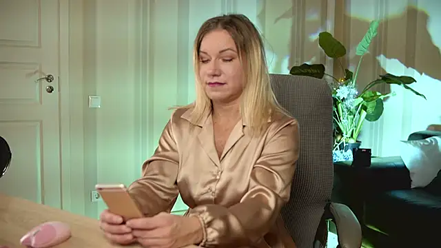 Violet Adler online show from 01-10-25, 04:09