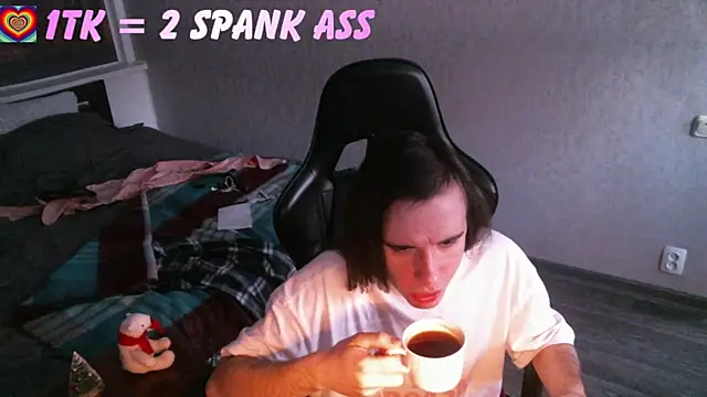 Snapshot of izilizi_23 chatting on 01-18-26, 01:15 izilizi 23 online show from 01-18-26, 01:15