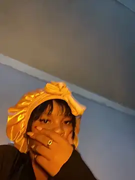 YellowHoneyDip online show from 02-28-25, 02:42