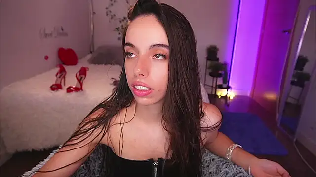 Snapshot of Dayna_Nebula chatting on 09-20-25, 12:17 Dayna Nebula online show from 09-20-25, 12:17