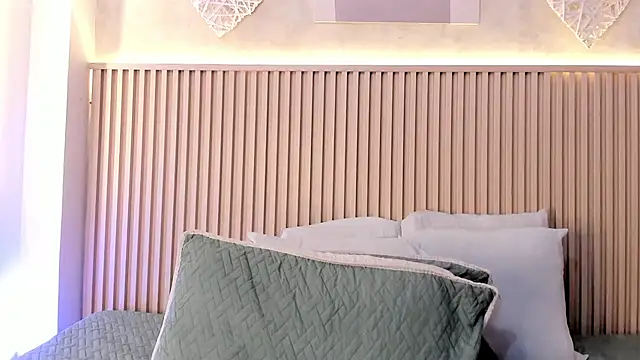 daiana curly online show from 11-24-25, 07:46