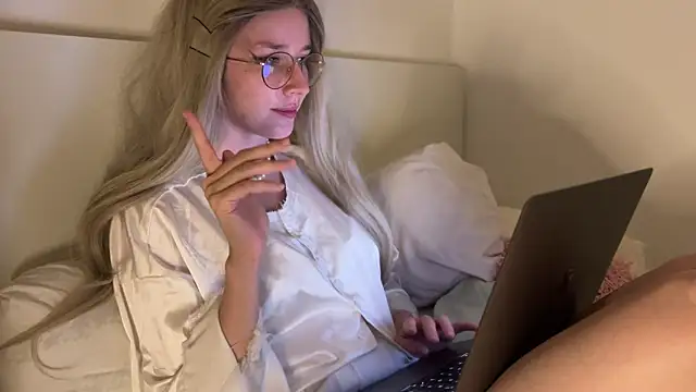 Snapshot of ms_christiana chatting on 07-26-26, 06:59 ms christiana online show from 07-26-26, 06:59