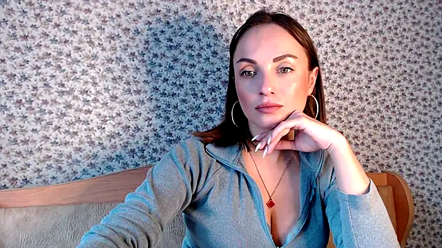 Snapshot of Tinadream20 chatting on 05-15-26, 06:31 Tinadream20 online show from 05-15-26, 06:31