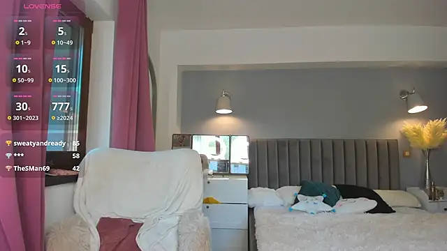 Awesome Jolie online show from 10-05-25, 06:45