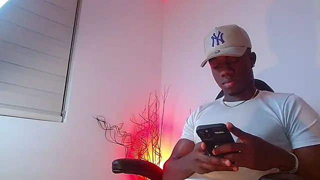 Snapshot of mike_wallace chatting on 02-04-25, 03:44 mike wallace online show from 02-04-25, 03:44