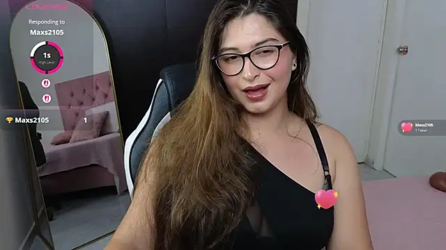 Snapshot of adara_lennox chatting on 05-25-26, 08:04 adara lennox online show from 05-25-26, 08:04