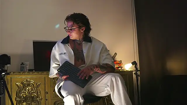 dantecoppolaa  online show from 09-26-25, 12:58