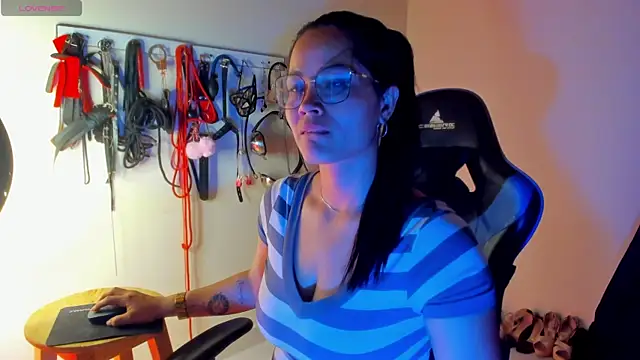 scarlet-kennedy98 online show from 04-21-26, 10:45