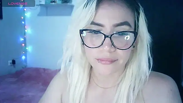Snapshot of LuCKy_JoK chatting on 12-24-24, 03:37 LuCKy JoK online show from 12-24-24, 03:37