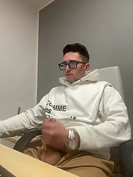 Snapshot of masterboss_ chatting on 01-19-25, 06:32 masterboss online show from 01-19-25, 06:32