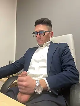 Snapshot of masterboss_ chatting on 02-18-25, 01:00 masterboss online show from 02-18-25, 01:00