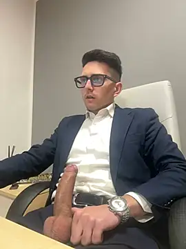 Snapshot of masterboss_ chatting on 03-19-25, 12:56 masterboss online show from 03-19-25, 12:56