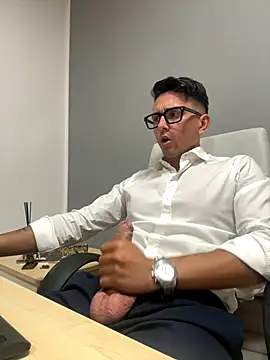 Snapshot of masterboss_ chatting on 09-09-25, 11:54 masterboss online show from 09-09-25, 11:54