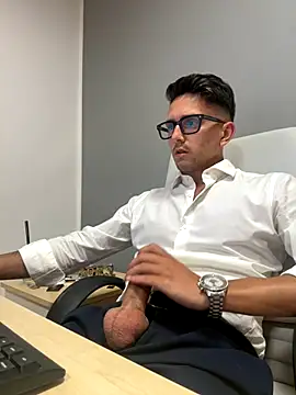 Snapshot of masterboss_ chatting on 09-11-25, 01:22 masterboss online show from 09-11-25, 01:22