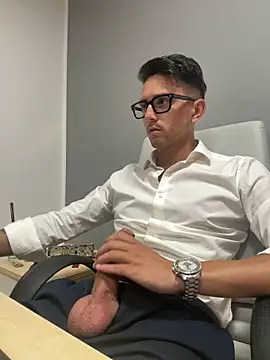 Snapshot of masterboss_ chatting on 09-12-25, 11:43 masterboss online show from 09-12-25, 11:43